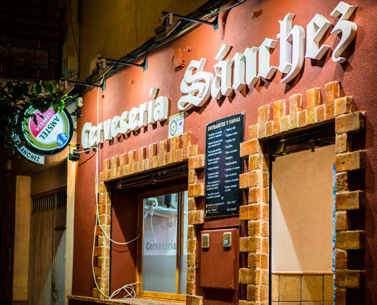 foto fachada cervecería sanchez